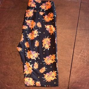 LulaRoe leggings black with orange purple flowers